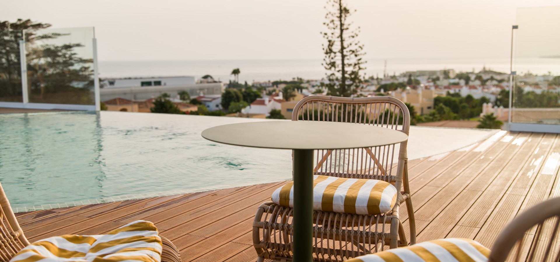 Castelo Suites Hotel