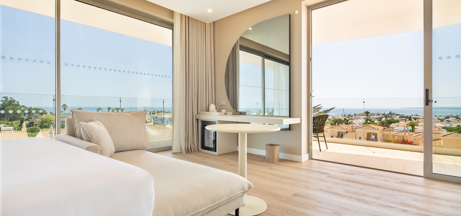 Castelo Suites Hotel